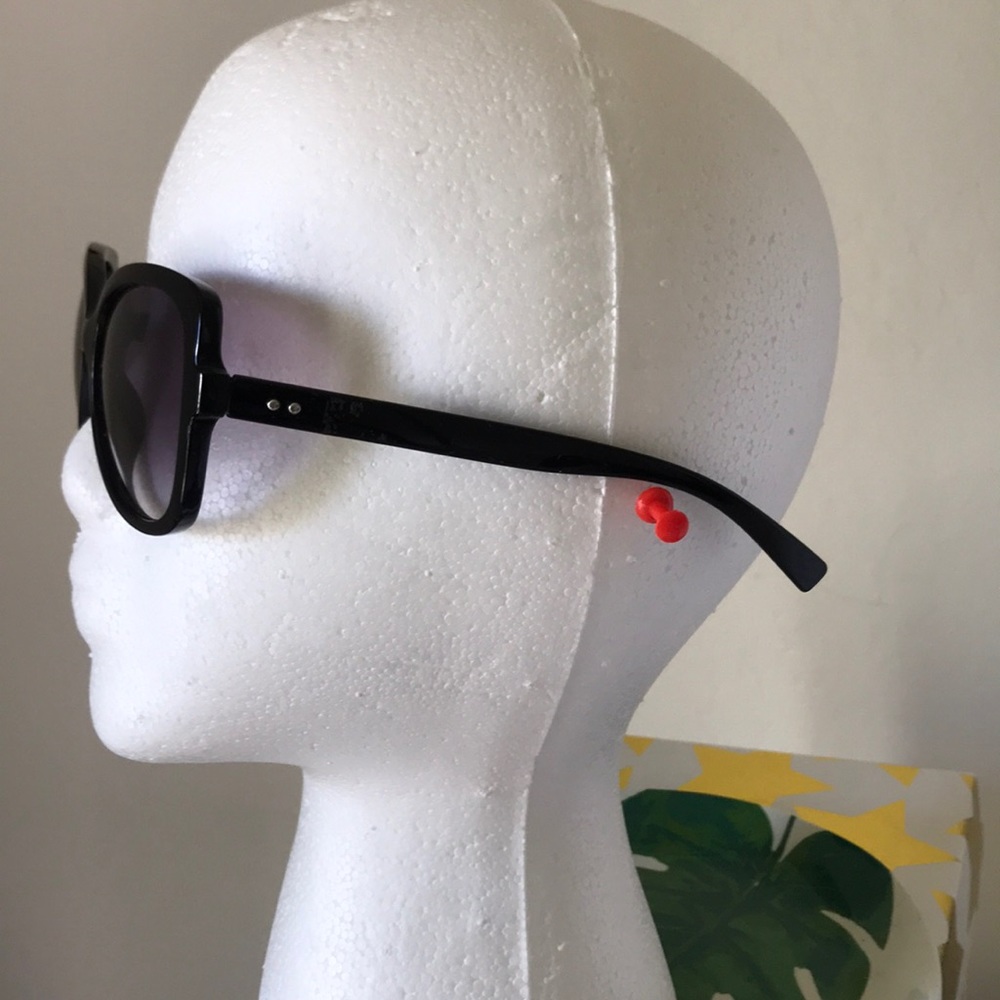 sunglasses - Picture 2 of 4